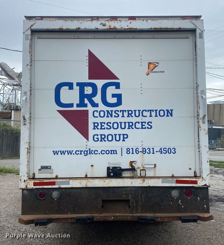 image for item EJ7136 2003 Ford E350 Super Duty  delivery truck