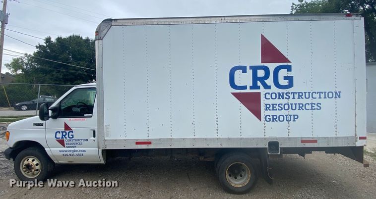 image for item EJ7136 2003 Ford E350 Super Duty  delivery truck