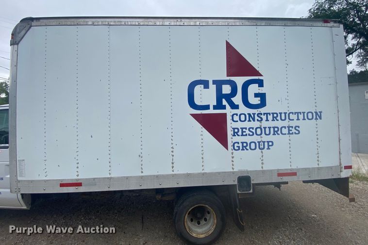 image for item EJ7136 2003 Ford E350 Super Duty  delivery truck