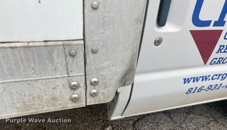 image for item EJ7136 2003 Ford E350 Super Duty  delivery truck