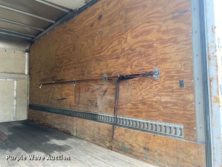 image for item EJ7136 2003 Ford E350 Super Duty  delivery truck