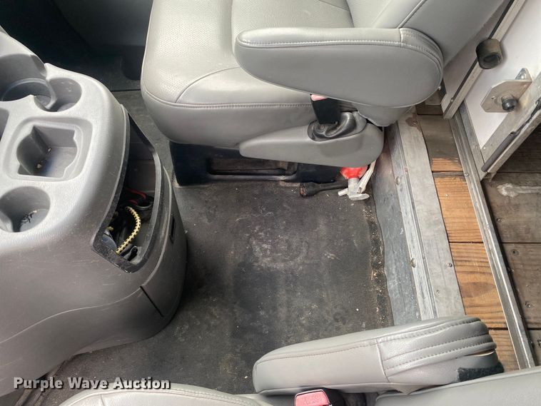 image for item EJ7136 2003 Ford E350 Super Duty  delivery truck