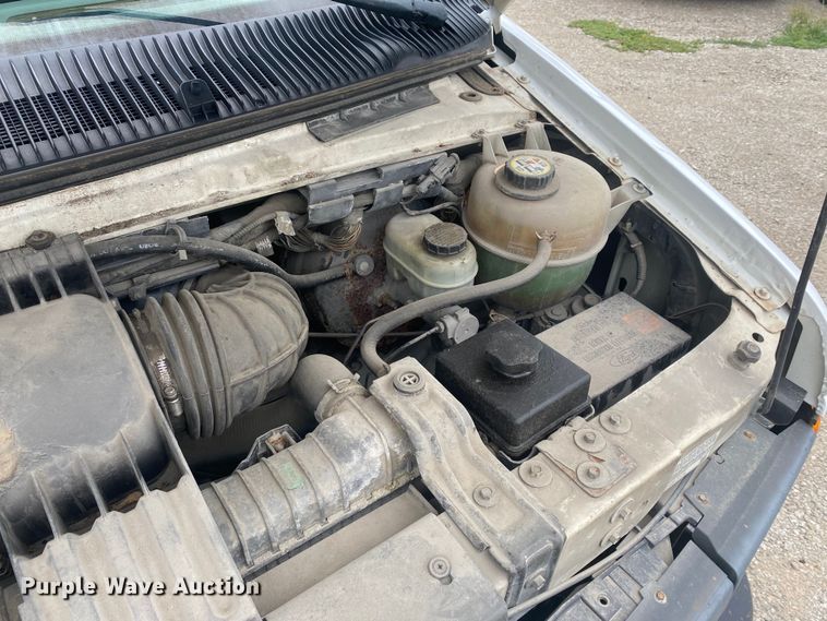 image for item EJ7136 2003 Ford E350 Super Duty  delivery truck