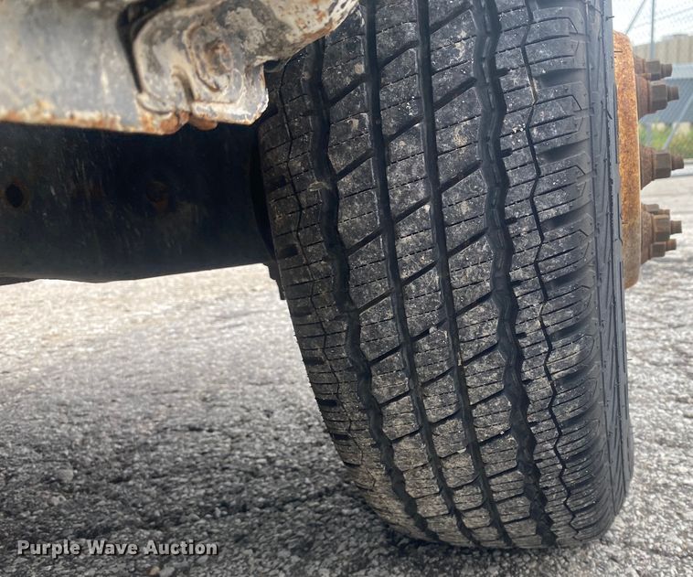 image for item EJ7136 2003 Ford E350 Super Duty  delivery truck