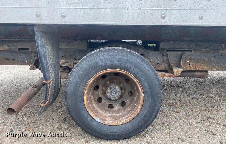 image for item EJ7136 2003 Ford E350 Super Duty  delivery truck