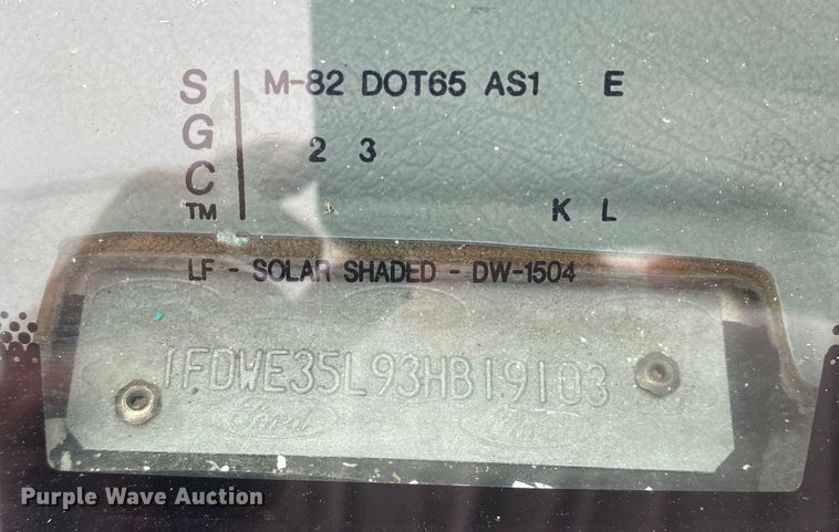 image for item EJ7136 2003 Ford E350 Super Duty  delivery truck