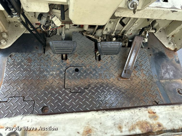 image for item EJ7185 Nissan 30 forklift