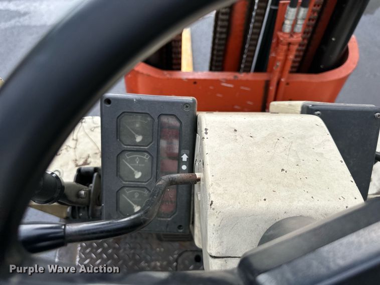 image for item EJ7185 Nissan 30 forklift