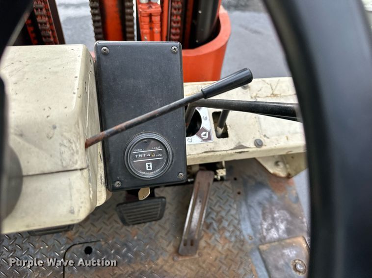 image for item EJ7185 Nissan 30 forklift