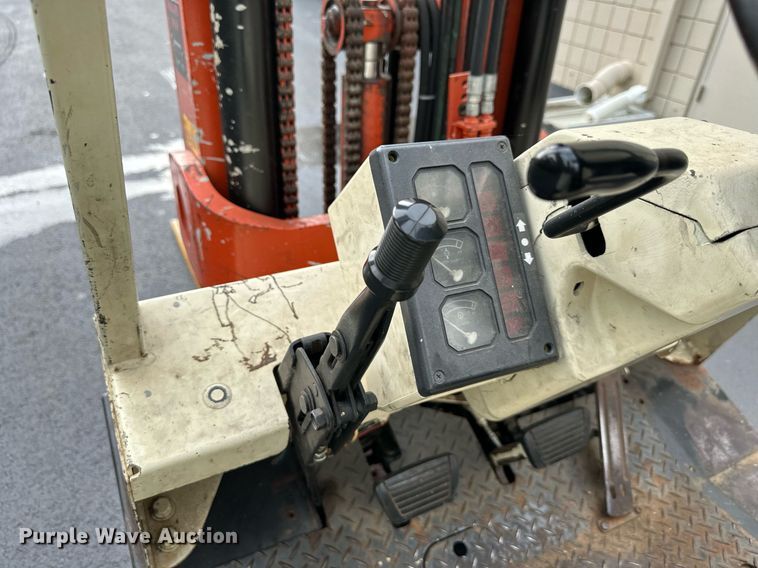 image for item EJ7185 Nissan 30 forklift