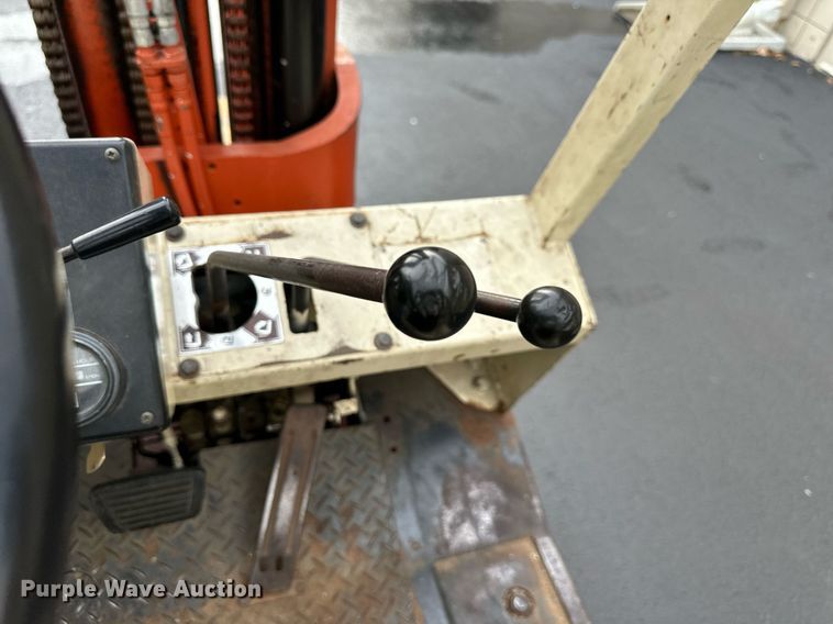 image for item EJ7185 Nissan 30 forklift