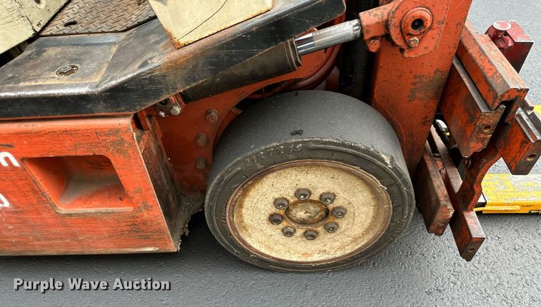 image for item EJ7185 Nissan 30 forklift