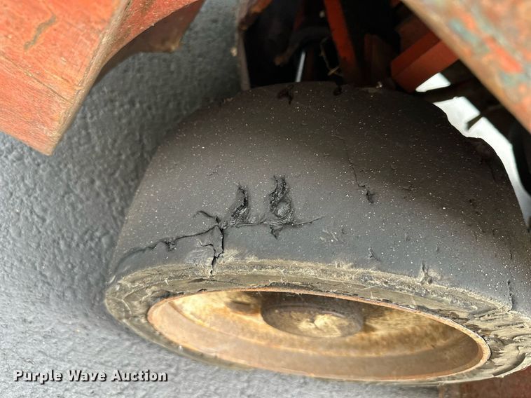 image for item EJ7185 Nissan 30 forklift