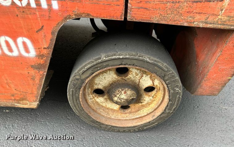 image for item EJ7185 Nissan 30 forklift