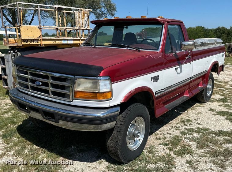 image for item EJ7211 1997 Ford F350 XLT pickup truck