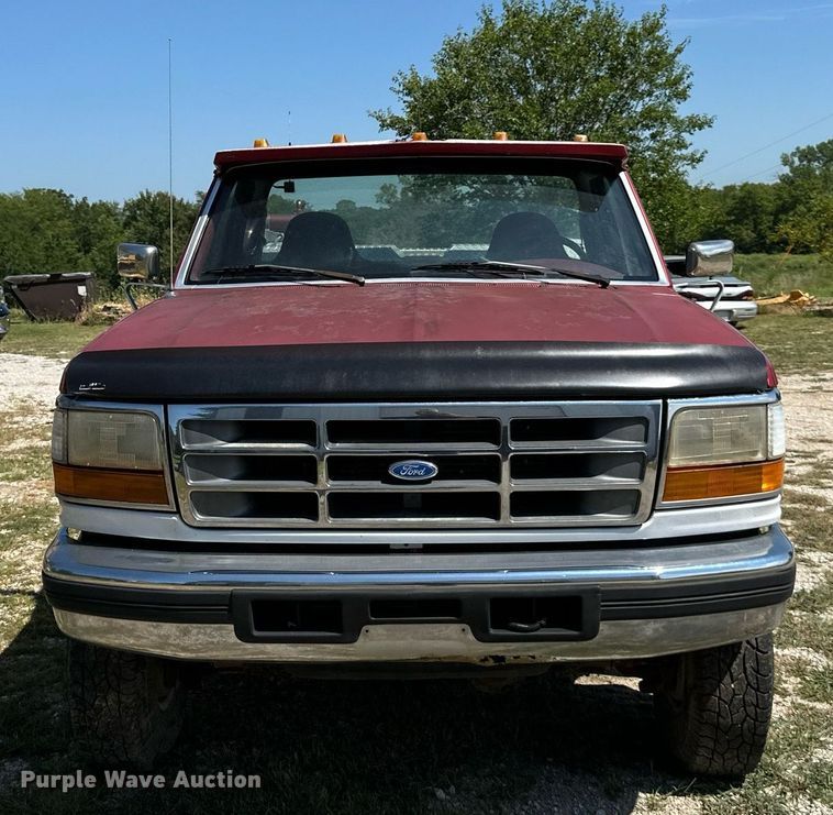 image for item EJ7211 1997 Ford F350 XLT pickup truck