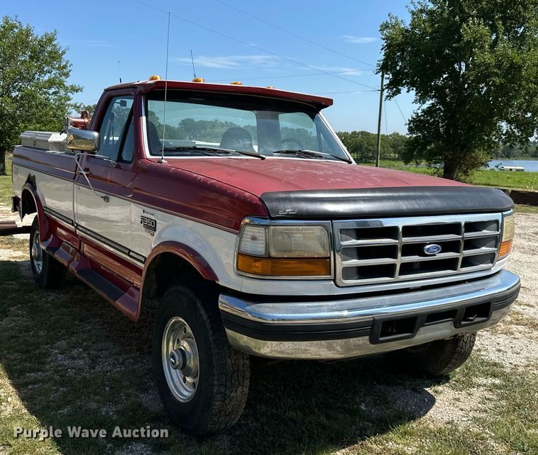 image for item EJ7211 1997 Ford F350 XLT pickup truck