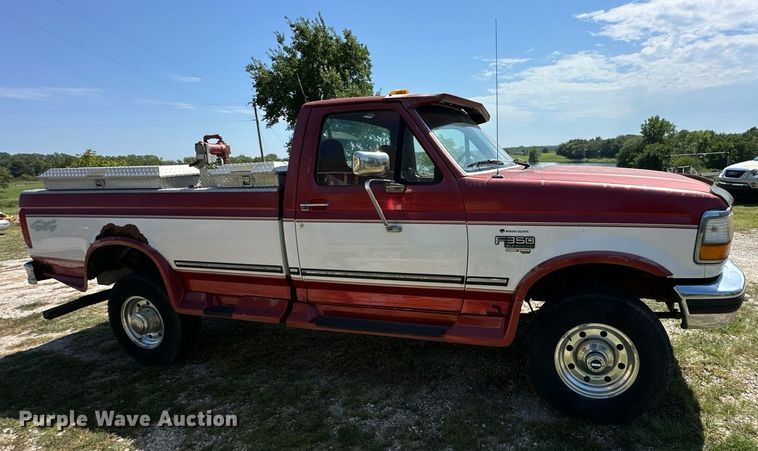 image for item EJ7211 1997 Ford F350 XLT pickup truck