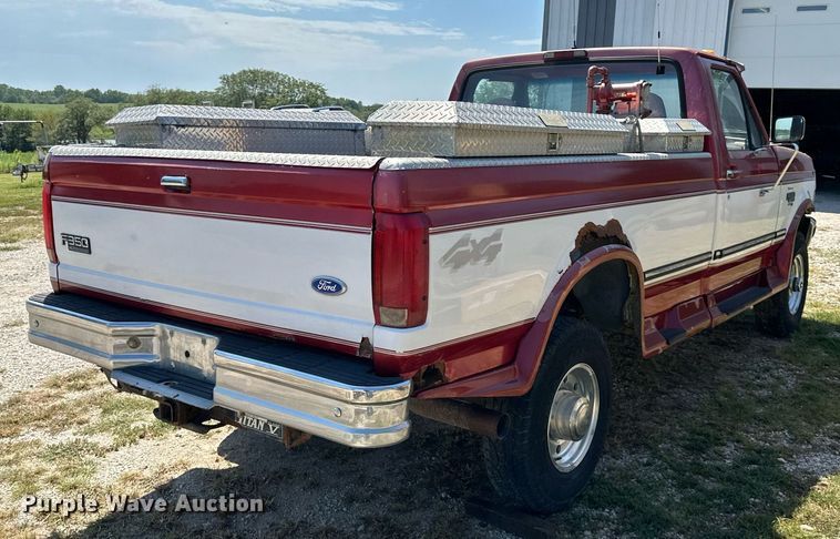 image for item EJ7211 1997 Ford F350 XLT pickup truck