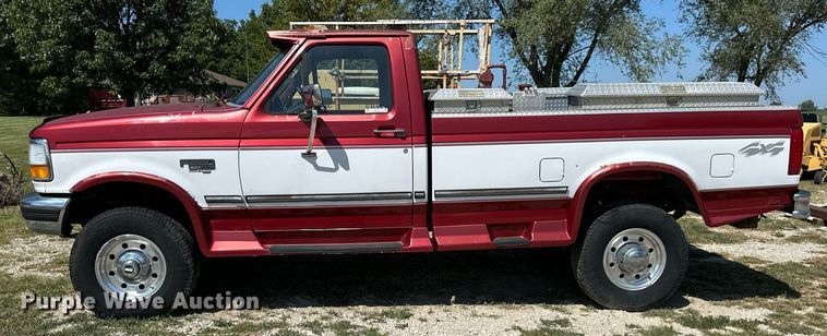 image for item EJ7211 1997 Ford F350 XLT pickup truck