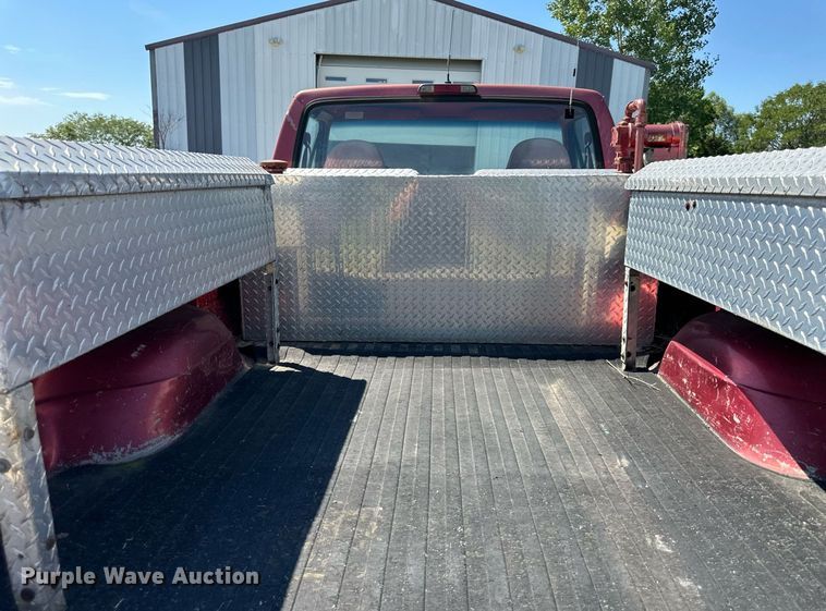 image for item EJ7211 1997 Ford F350 XLT pickup truck