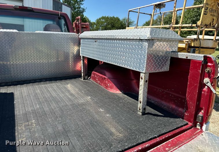 image for item EJ7211 1997 Ford F350 XLT pickup truck