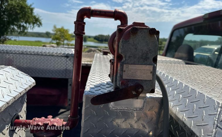 image for item EJ7211 1997 Ford F350 XLT pickup truck