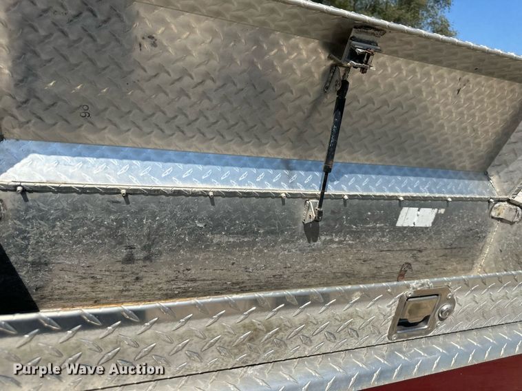 image for item EJ7211 1997 Ford F350 XLT pickup truck