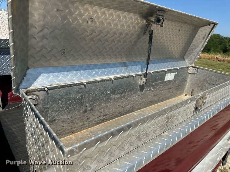 image for item EJ7211 1997 Ford F350 XLT pickup truck