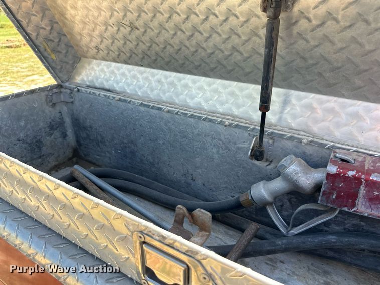 image for item EJ7211 1997 Ford F350 XLT pickup truck