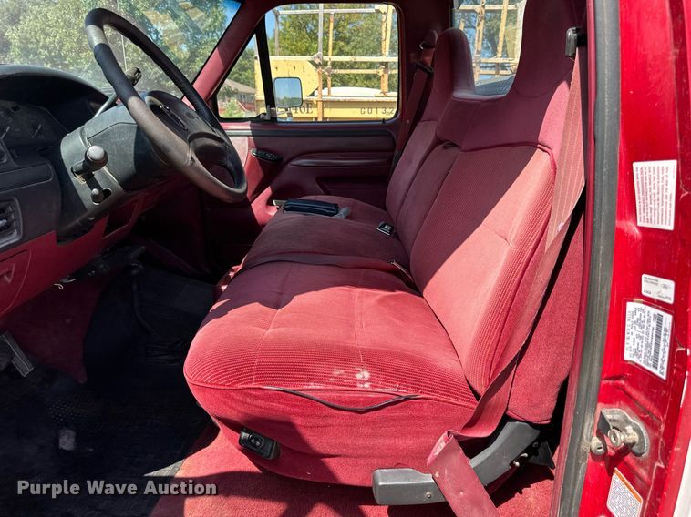 image for item EJ7211 1997 Ford F350 XLT pickup truck