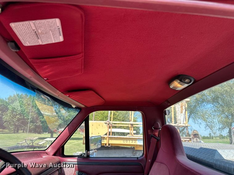 image for item EJ7211 1997 Ford F350 XLT pickup truck