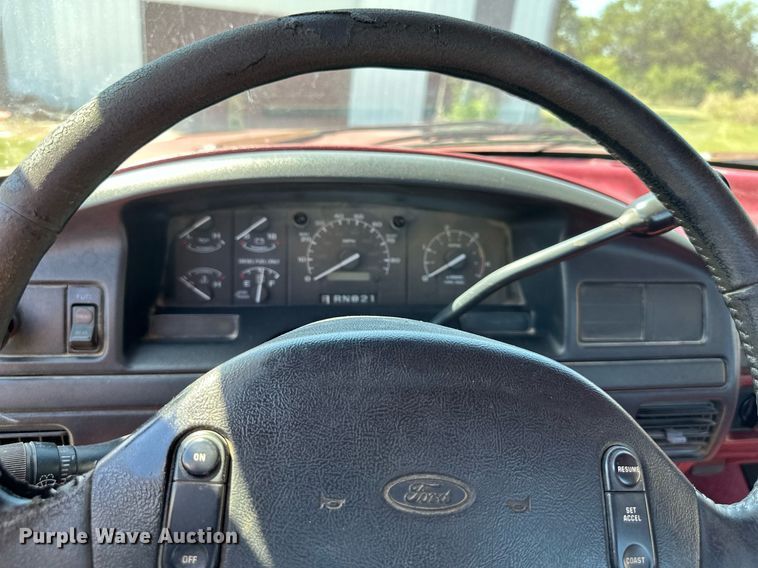 image for item EJ7211 1997 Ford F350 XLT pickup truck