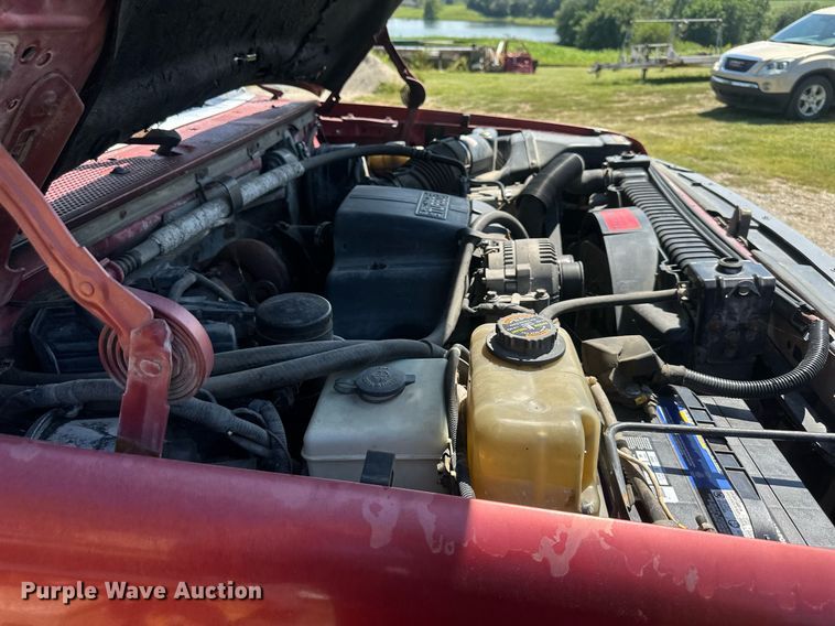 image for item EJ7211 1997 Ford F350 XLT pickup truck