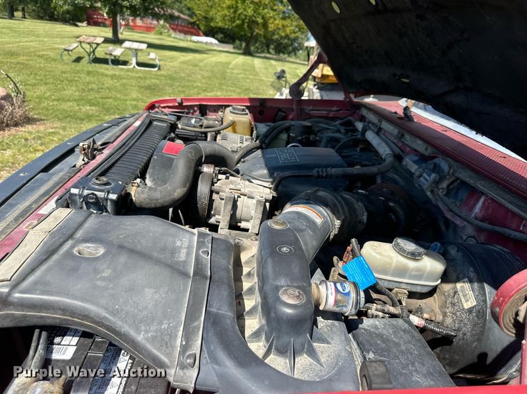 image for item EJ7211 1997 Ford F350 XLT pickup truck