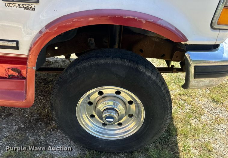 image for item EJ7211 1997 Ford F350 XLT pickup truck