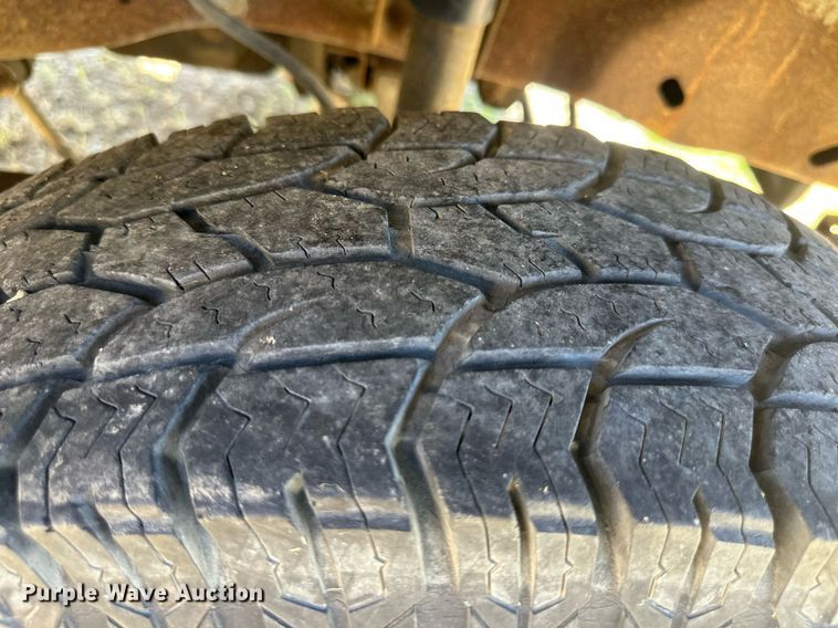 image for item EJ7211 1997 Ford F350 XLT pickup truck