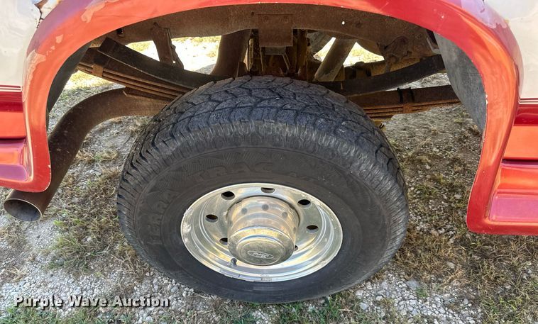 image for item EJ7211 1997 Ford F350 XLT pickup truck