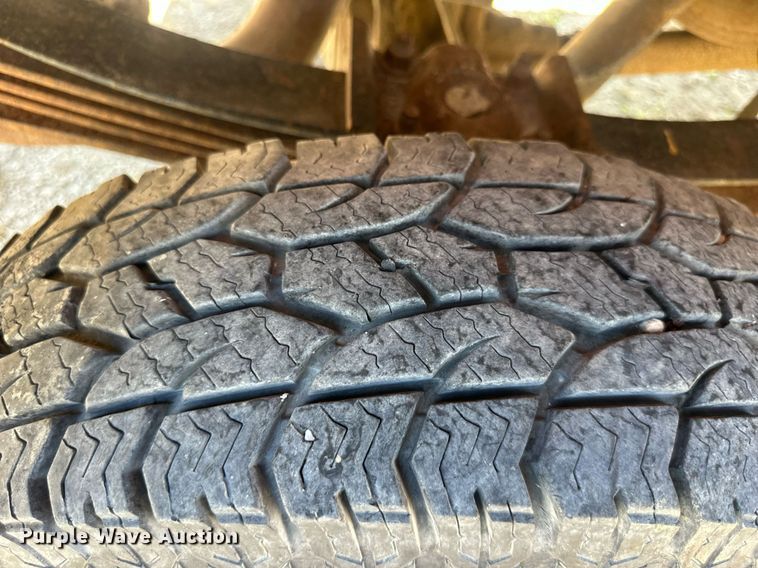 image for item EJ7211 1997 Ford F350 XLT pickup truck