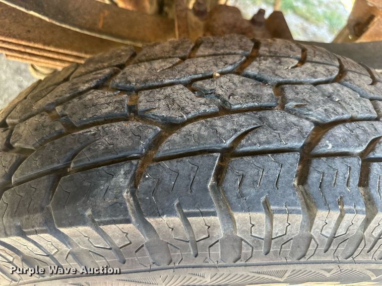 image for item EJ7211 1997 Ford F350 XLT pickup truck