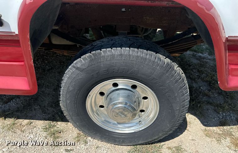 image for item EJ7211 1997 Ford F350 XLT pickup truck