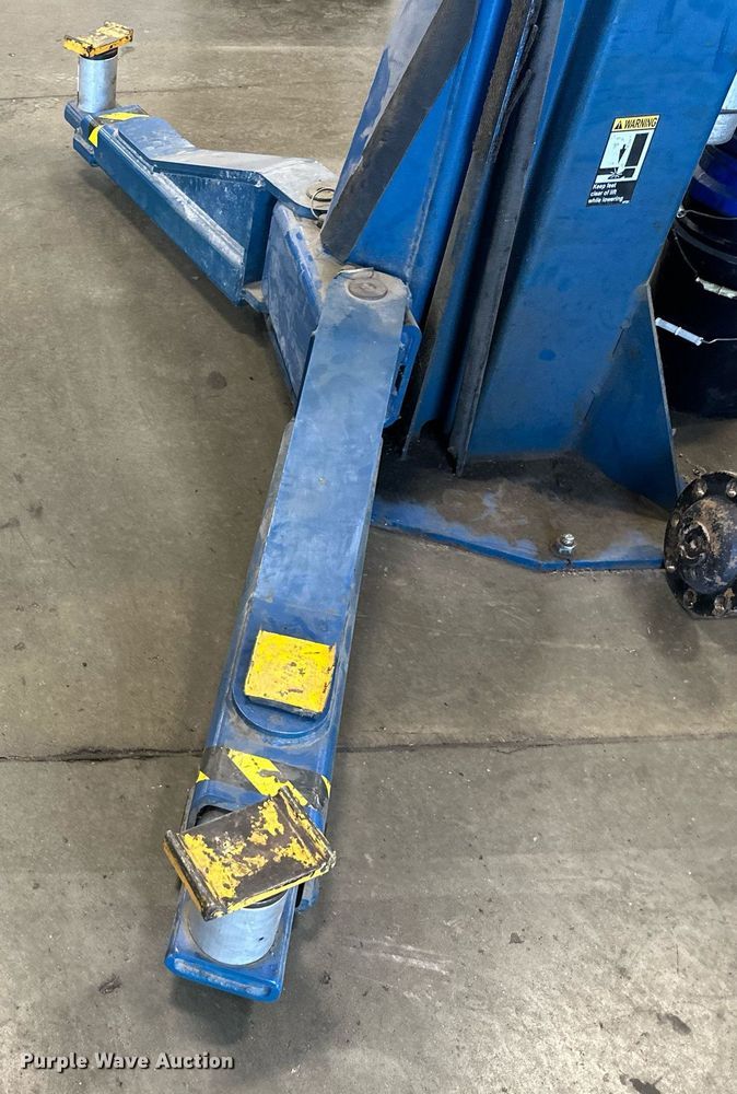 image for item EJ7219 Rotary SP018N310 two post automotive lift