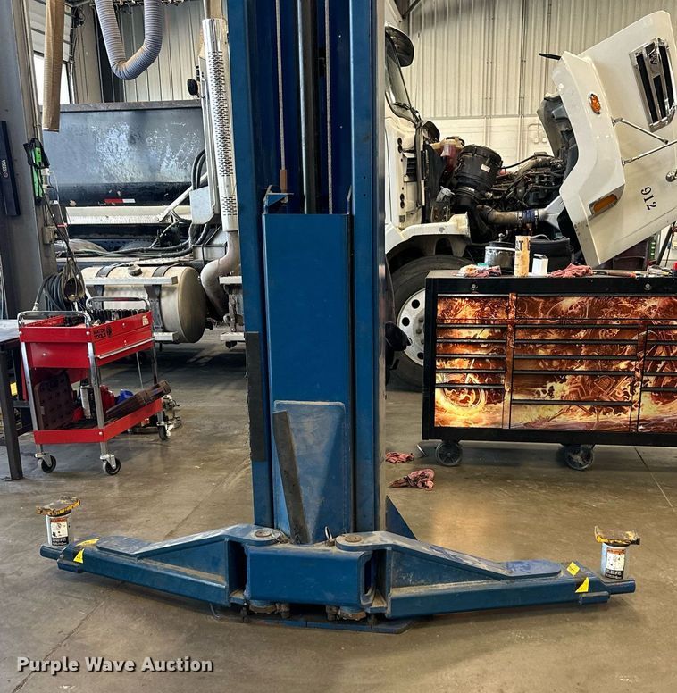 image for item EJ7219 Rotary SP018N310 two post automotive lift