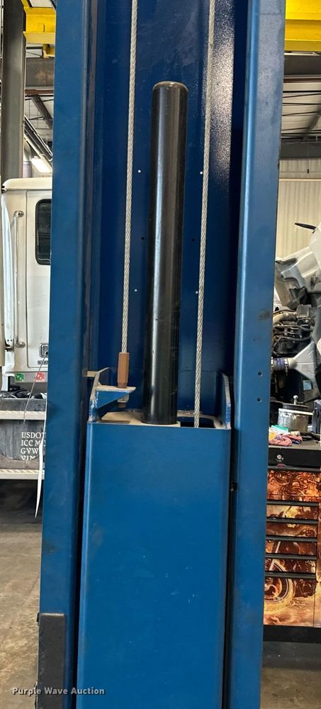 image for item EJ7219 Rotary SP018N310 two post automotive lift