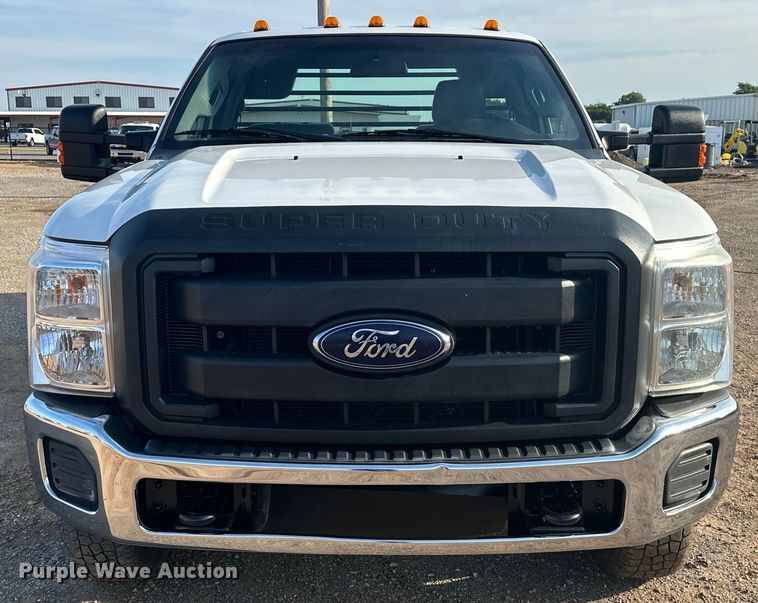 image for item EJ8843 2016 Ford F350 Super Duty flatbed pickup truck