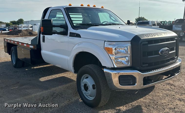 image for item EJ8843 2016 Ford F350 Super Duty flatbed pickup truck