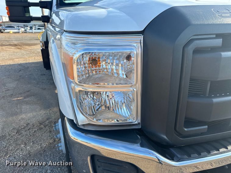 image for item EJ8843 2016 Ford F350 Super Duty flatbed pickup truck