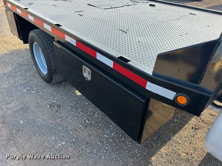 image for item EJ8843 2016 Ford F350 Super Duty flatbed pickup truck