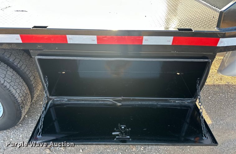 image for item EJ8843 2016 Ford F350 Super Duty flatbed pickup truck