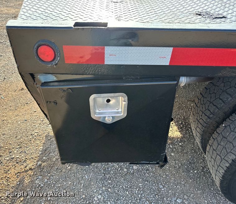 image for item EJ8843 2016 Ford F350 Super Duty flatbed pickup truck